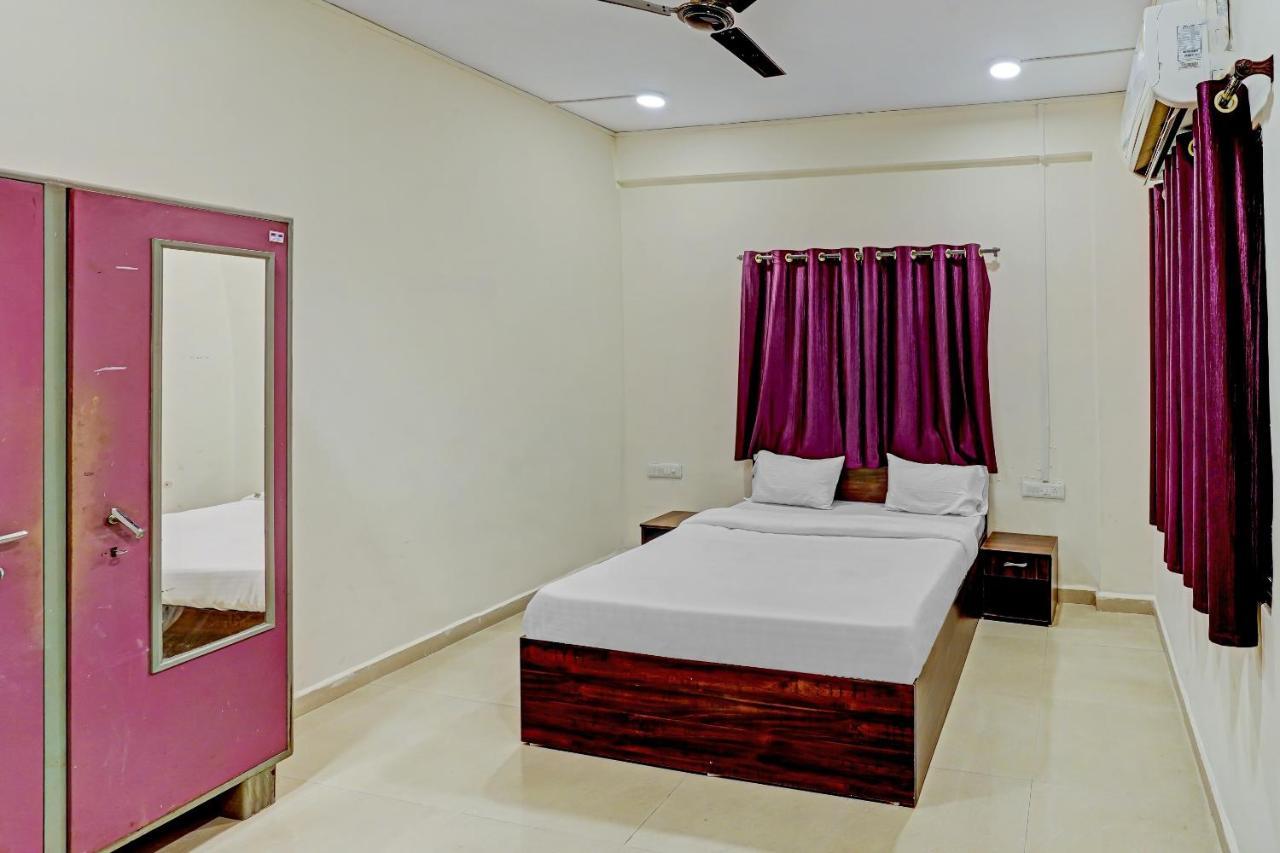 Amba Executive An Apartment Hotel Mundhva Exterior foto